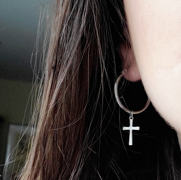 NWOT 25mm Silver Cross Huggie Earrings - Picture 2 of 16